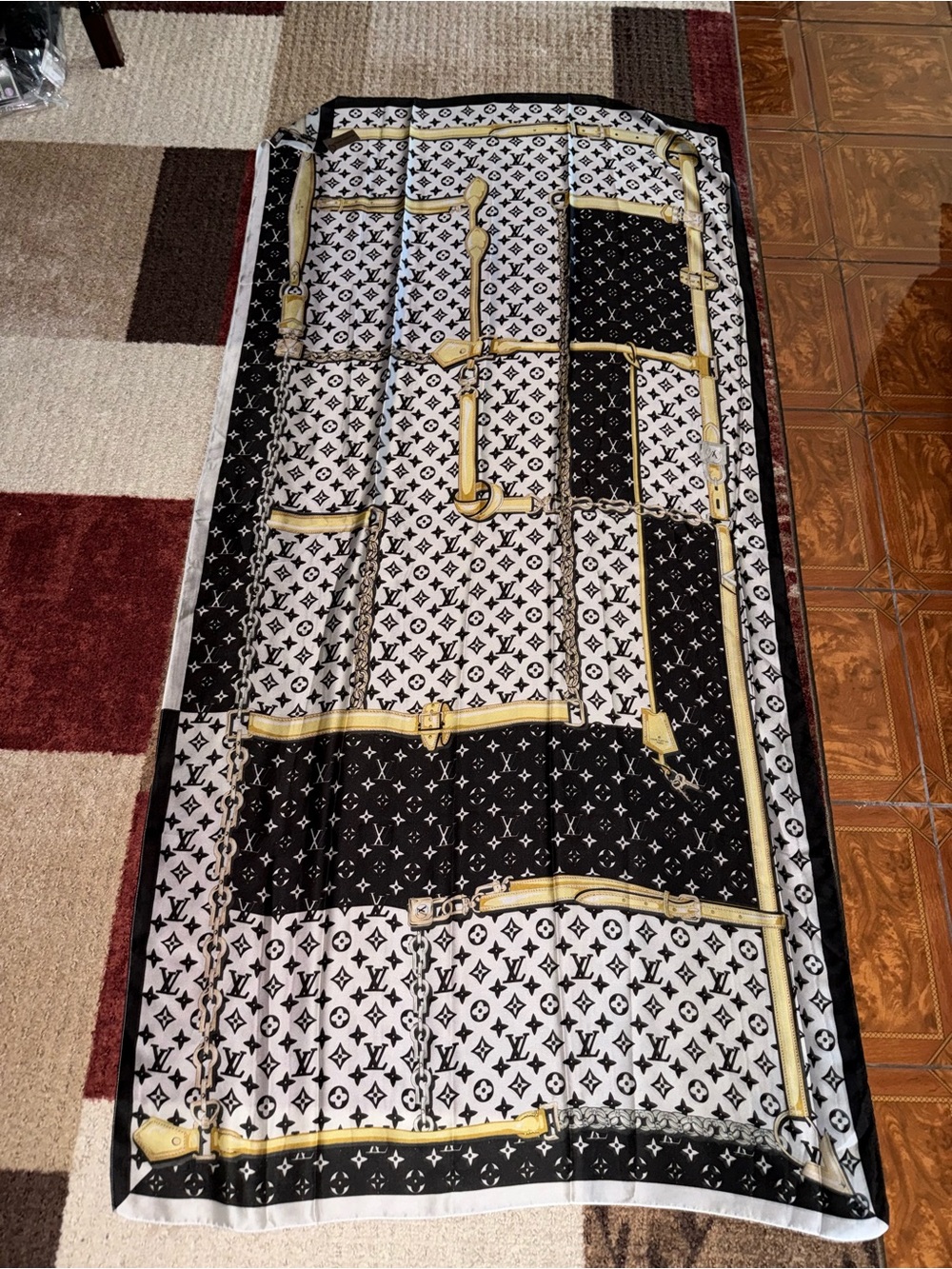 “Lock & Key” Black/White 100% Soie Silk Scarf Wrap- NWT